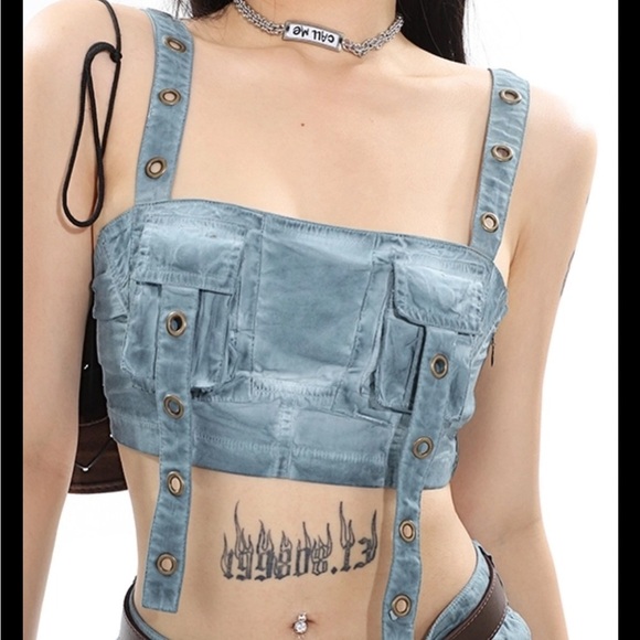 Madrag Tops - 🛍Bundle sale🛍Stylish blue Crop Top with Button Details